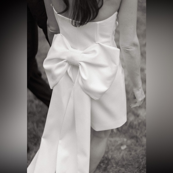 MEREDITH Strapless Bow Mini Dress - White - Picture 6 of 16